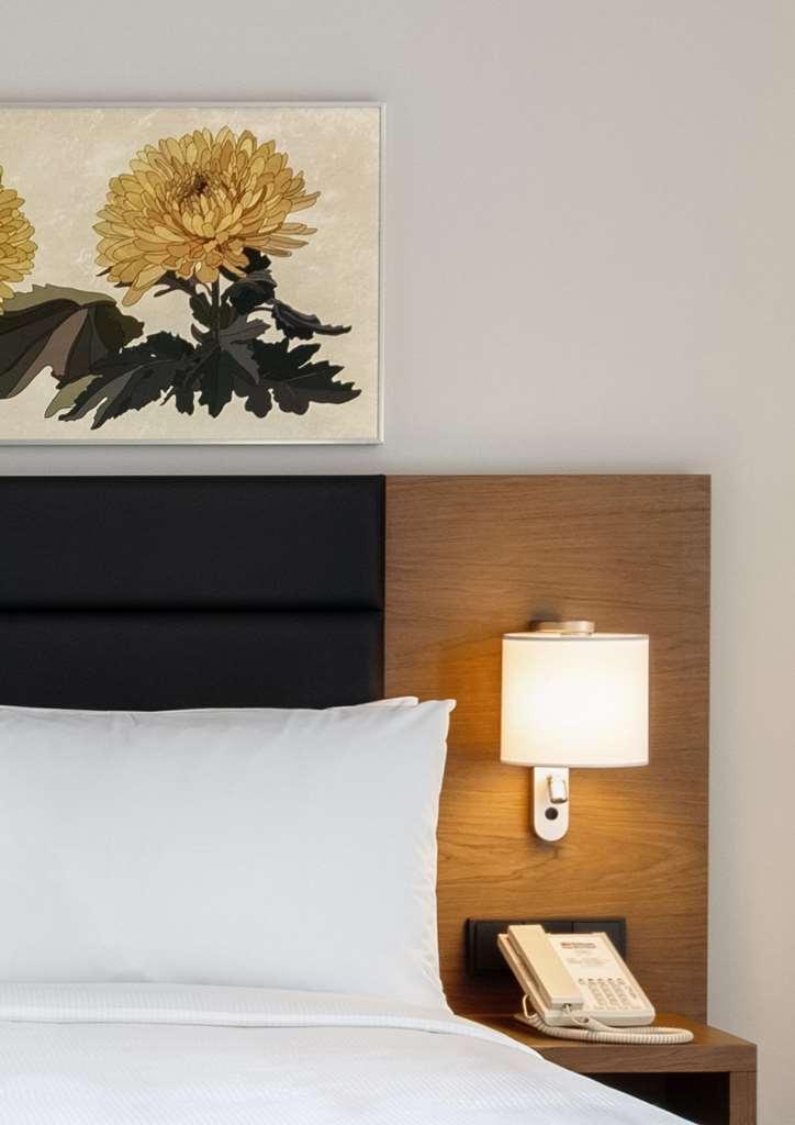 Hilton Garden Inn Tbilisi Chavchavadze Ruang foto