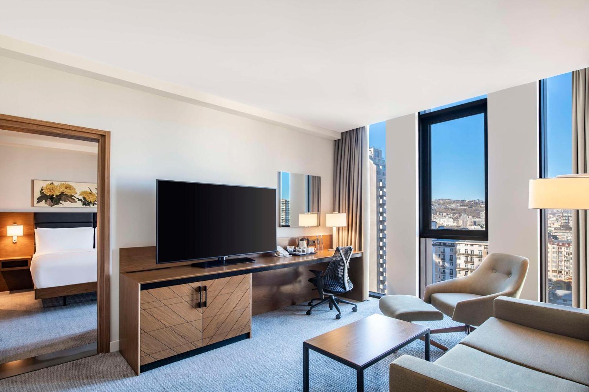 Hilton Garden Inn Tbilisi Chavchavadze Bagian luar foto