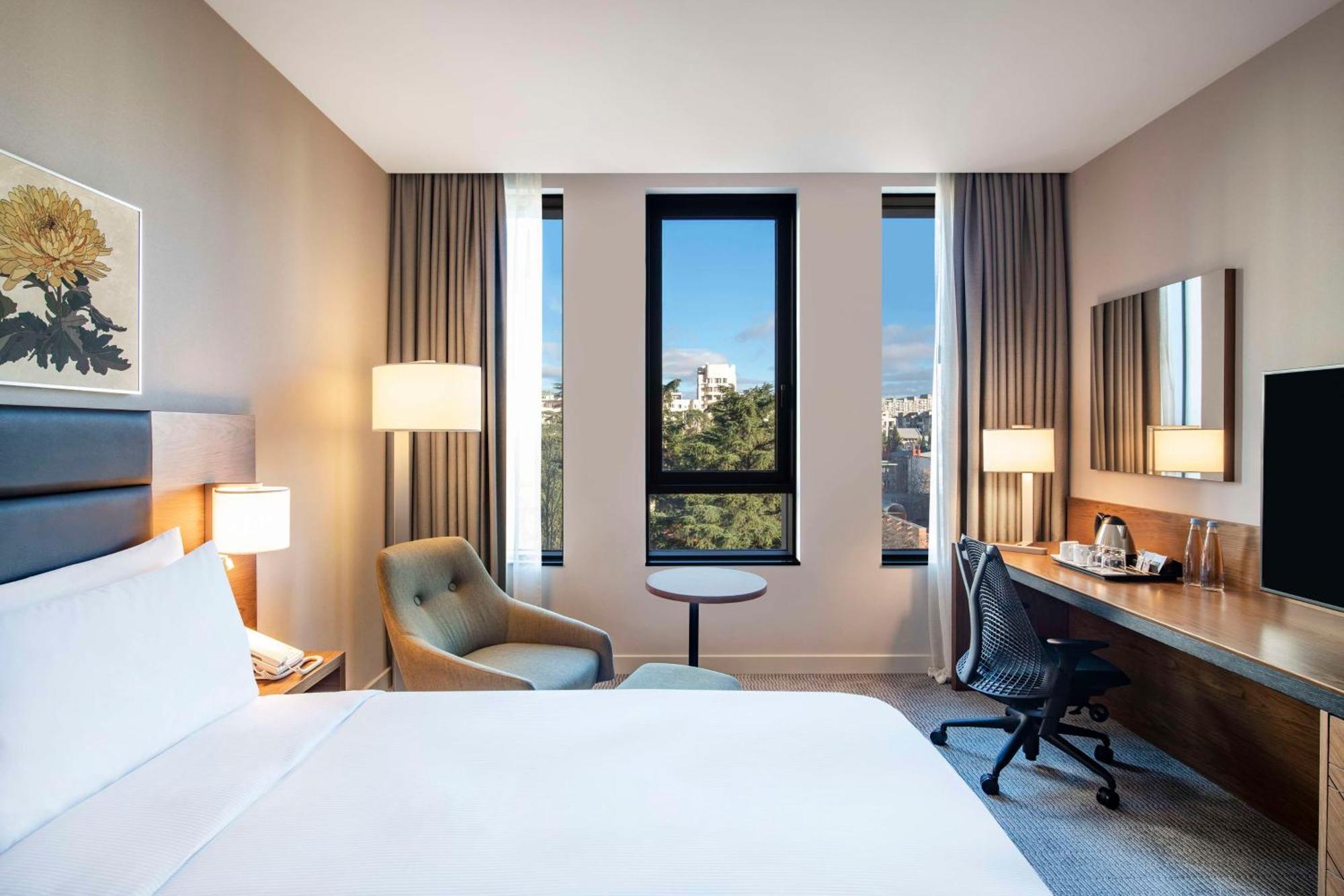 Hilton Garden Inn Tbilisi Chavchavadze Bagian luar foto
