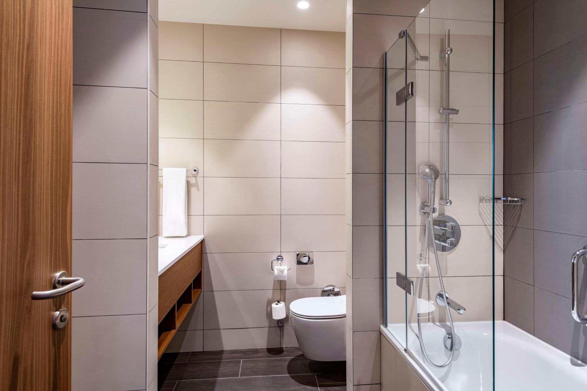 Hilton Garden Inn Tbilisi Chavchavadze Bagian luar foto
