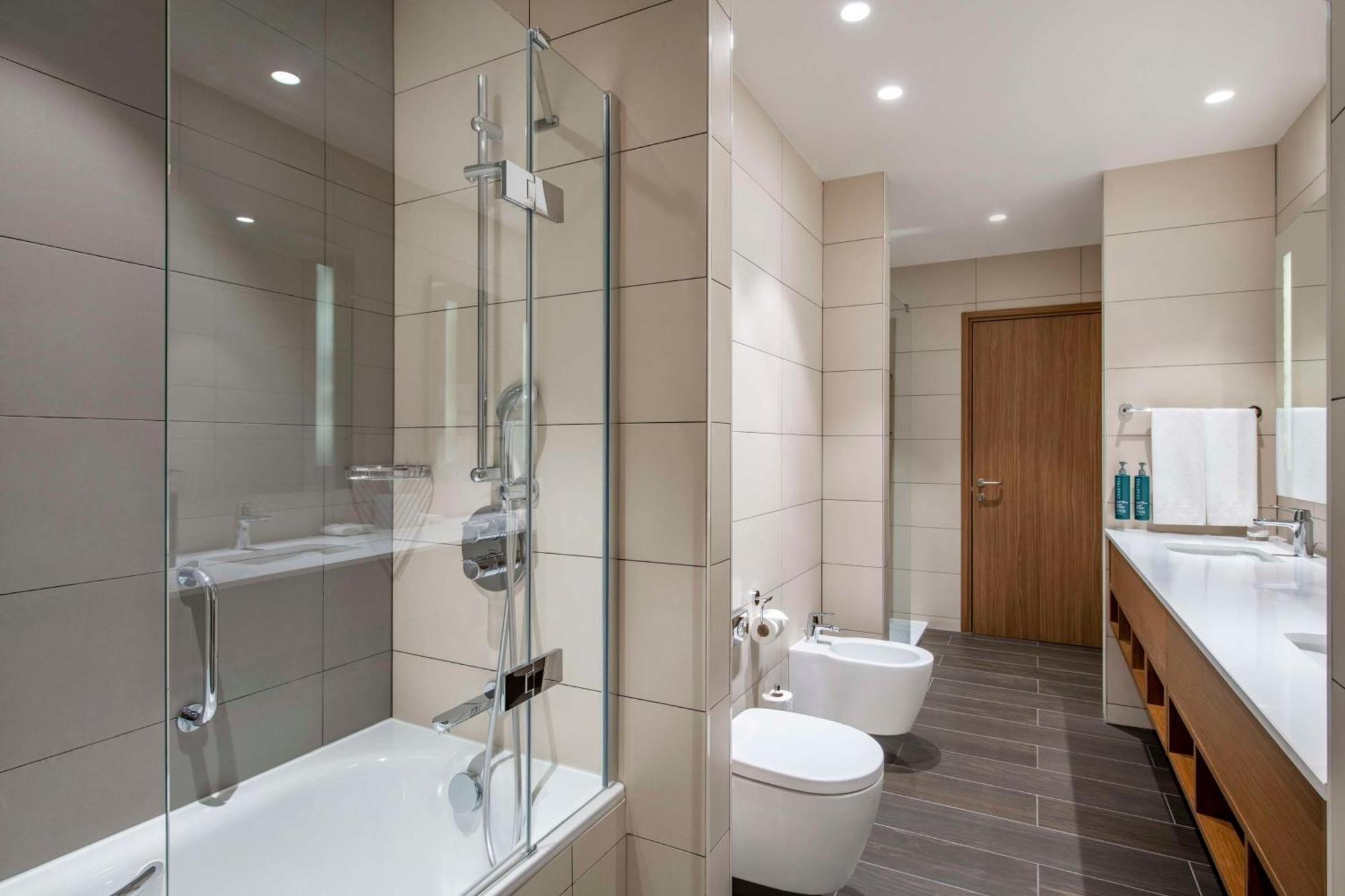 Hilton Garden Inn Tbilisi Chavchavadze Bagian luar foto