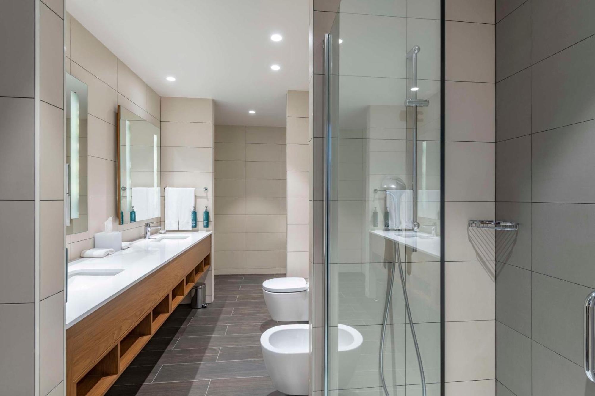 Hilton Garden Inn Tbilisi Chavchavadze Bagian luar foto