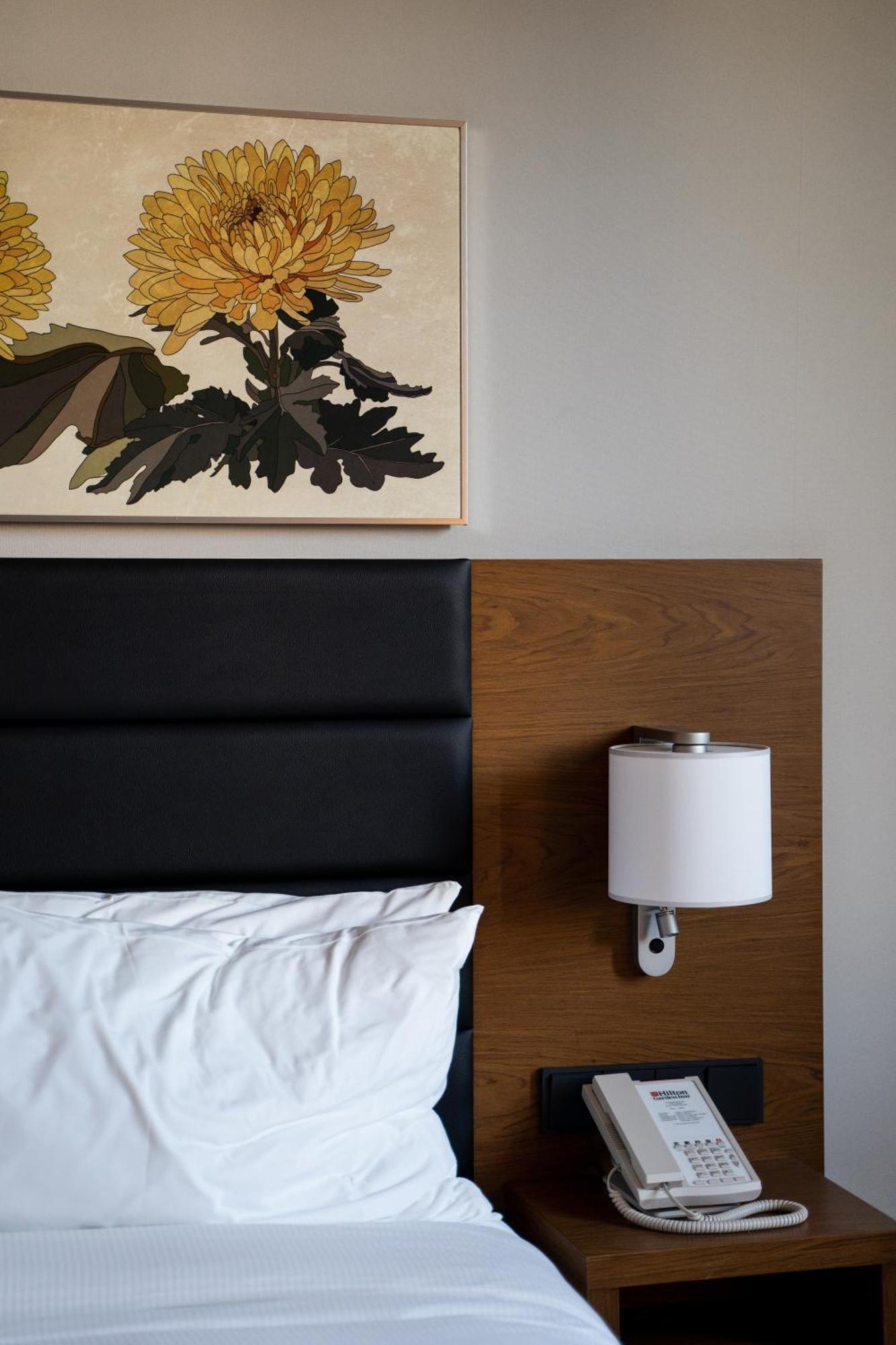 Hilton Garden Inn Tbilisi Chavchavadze Bagian luar foto