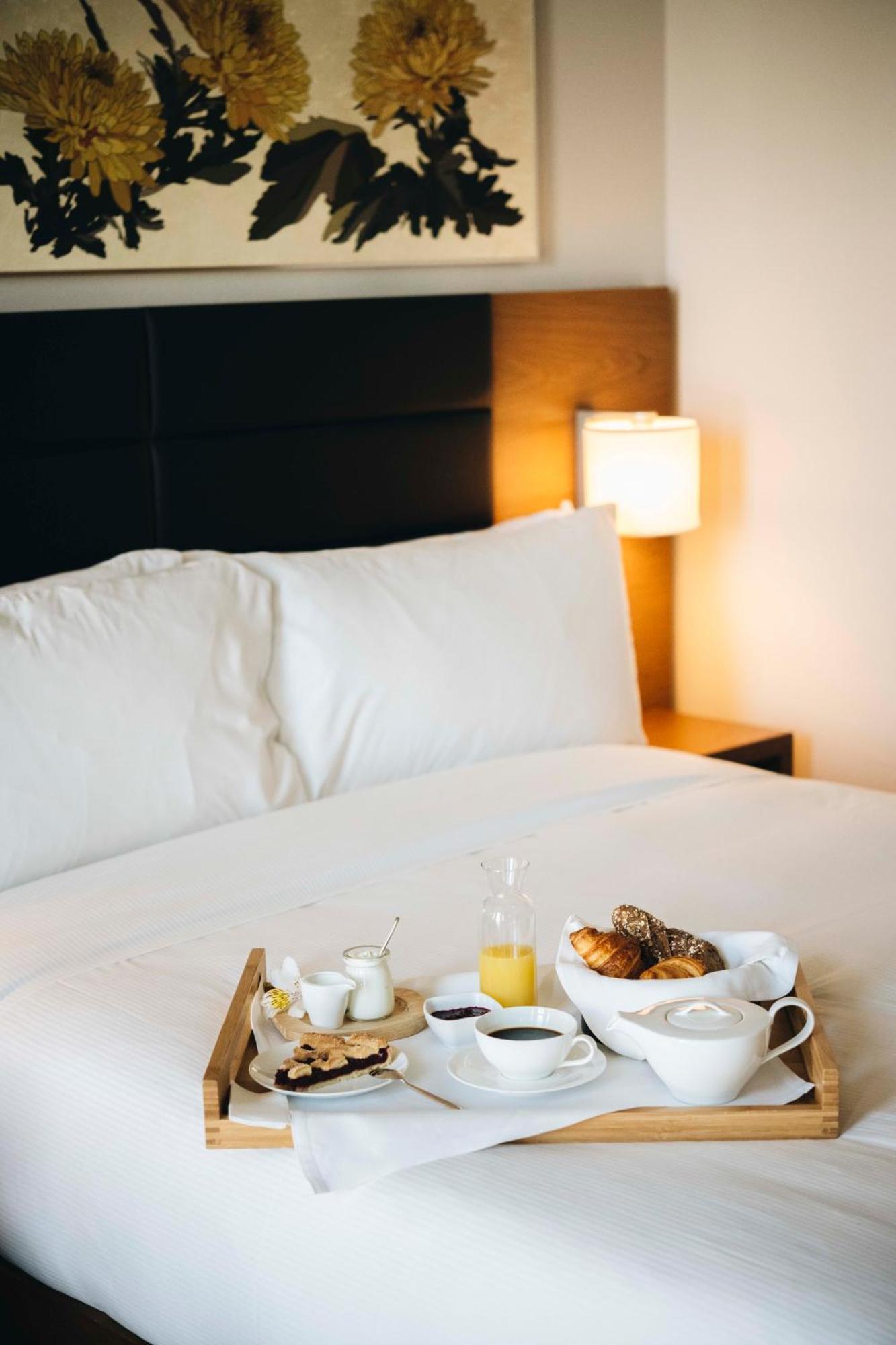 Hilton Garden Inn Tbilisi Chavchavadze Bagian luar foto