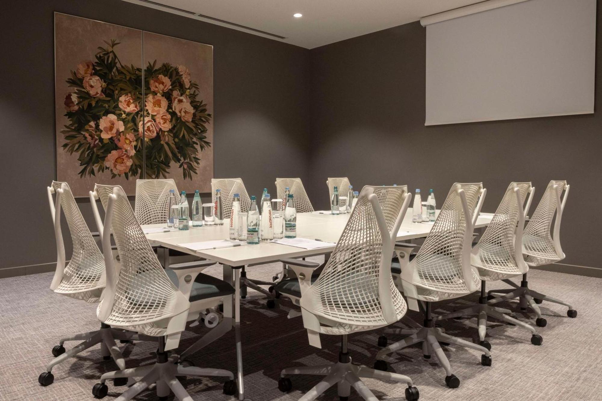 Hilton Garden Inn Tbilisi Chavchavadze Bagian luar foto