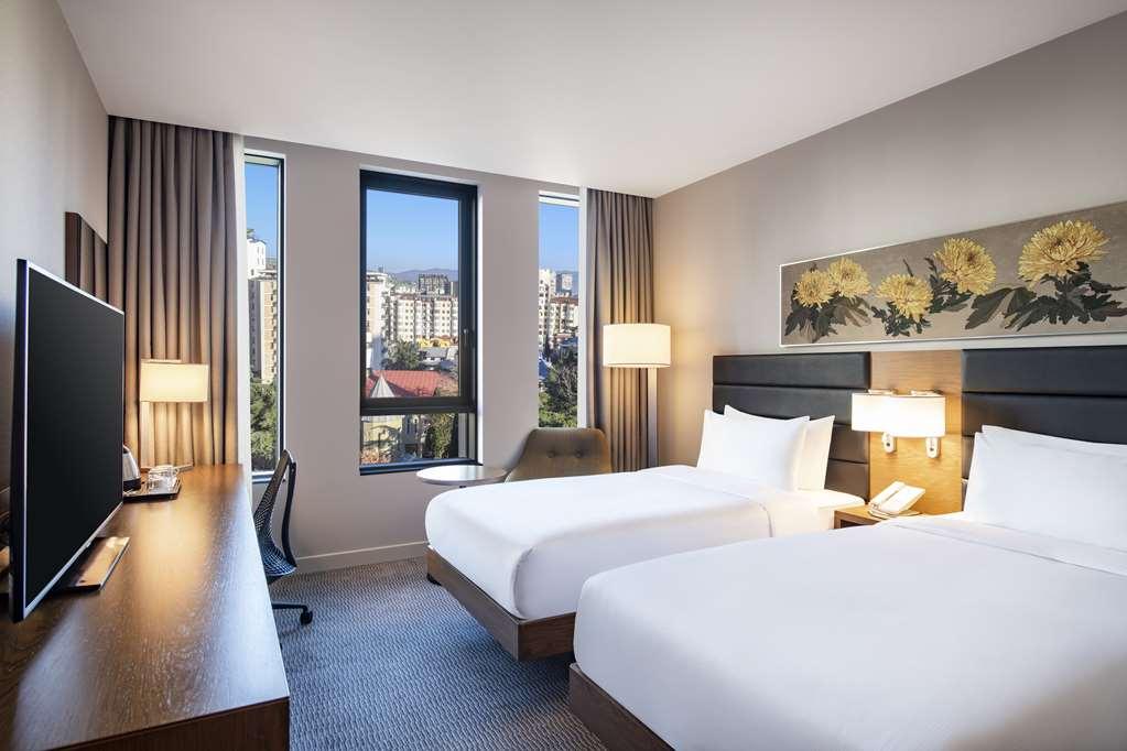 Hilton Garden Inn Tbilisi Chavchavadze Ruang foto