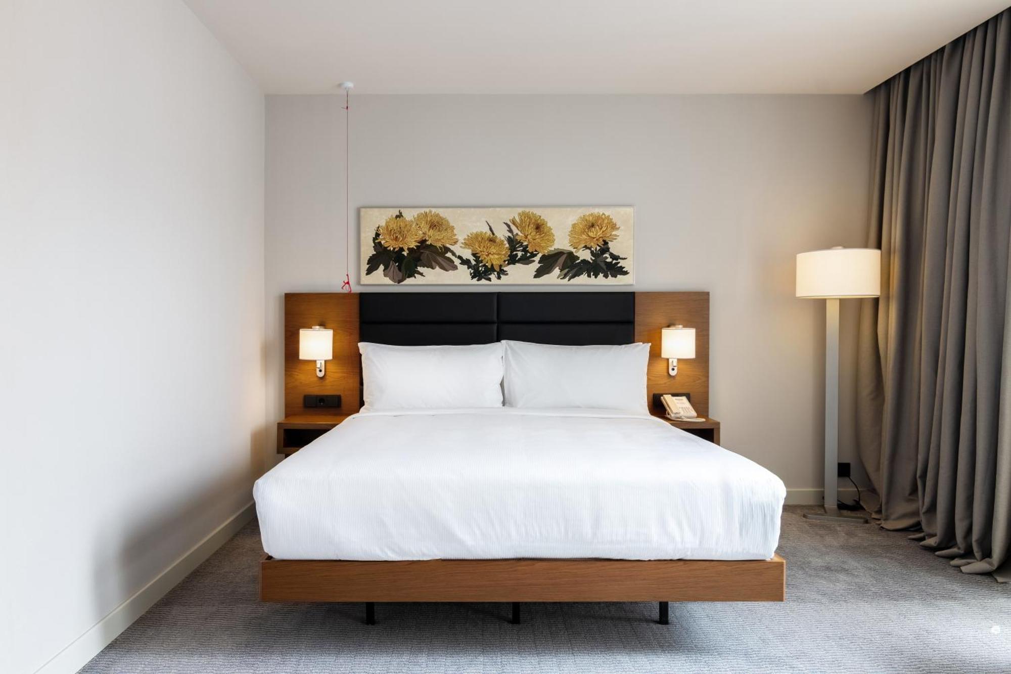 Hilton Garden Inn Tbilisi Chavchavadze Bagian luar foto